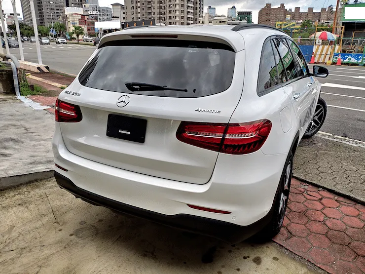 2016/17 Benz(賓士) X253 GLC300 4MATIC AMG LINE 白 + 黑梣木飾板