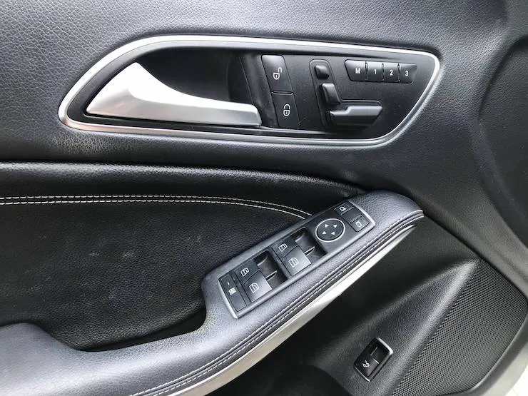 2016 Benz(賓士) C117 CLA250 白 夜色套件 - 6