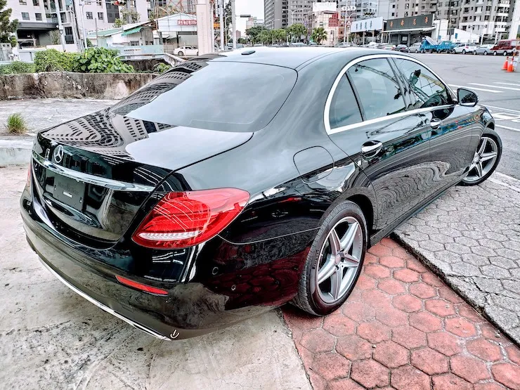 2016/17 Benz(賓士) W213 E300 黑 AMG Line - 3