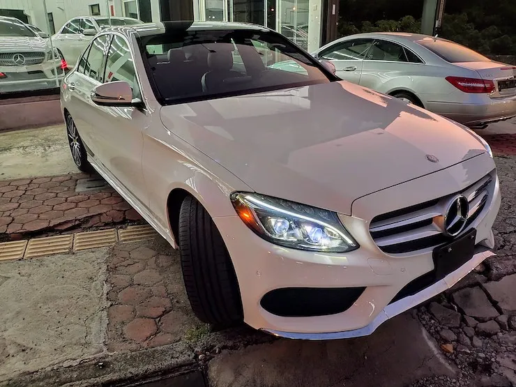 2016 Benz(賓士) W205 C300 白 AMG 黑梣木 19吋鋁圈