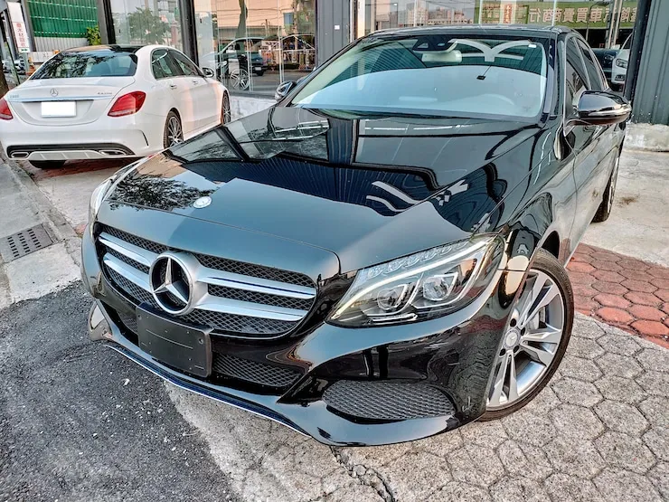 2016 Benz(賓士) W205 C300 黑 黑梣木 18吋鋁圈
