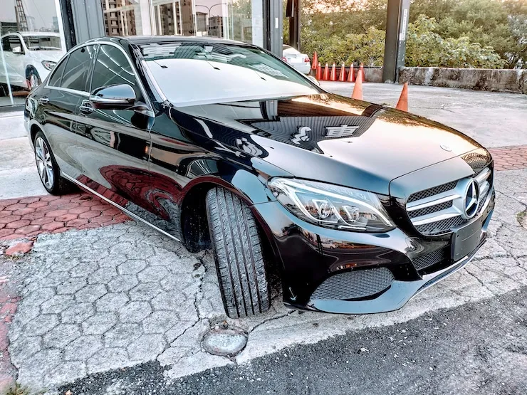 2016 Benz(賓士) W205 C300 黑 黑梣木 18吋鋁圈 - 2