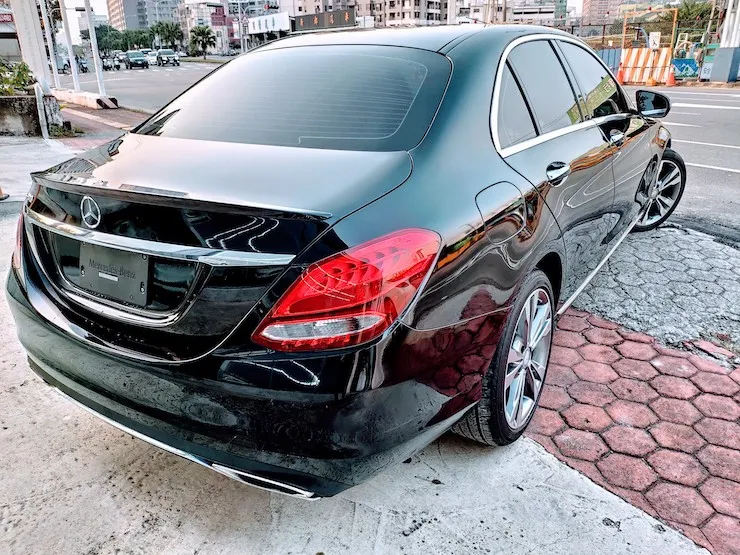 2016 Benz(賓士) W205 C300 黑 黑梣木 18吋鋁圈 - 4