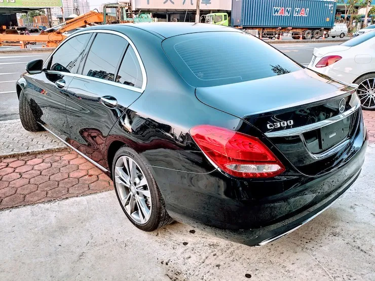 2016 Benz(賓士) W205 C300 黑 黑梣木 18吋鋁圈 - 3