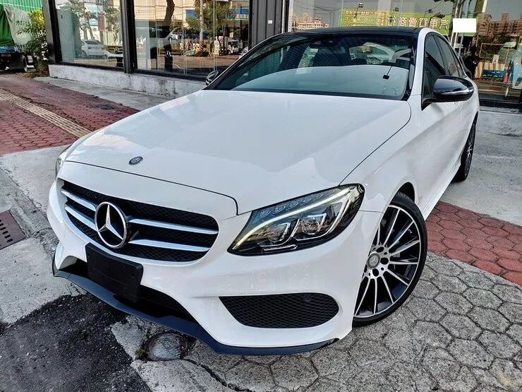 2016 賓士 Benz W205 C300 白 夜色套件+19吋鋁圈 AMG Line