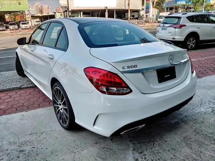 2016 賓士 Benz W205 C300 白 夜色套件+19吋鋁圈 AMG Line - 4