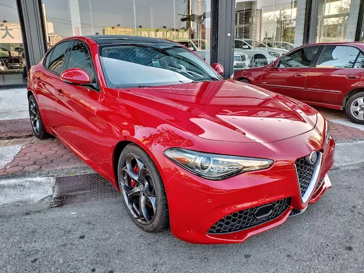 2017 愛快羅密歐 Alfa Romeo Giulia Ti 競技紅 ACC主動巡航跟車 五葉式槍色鋁圈 - 2
