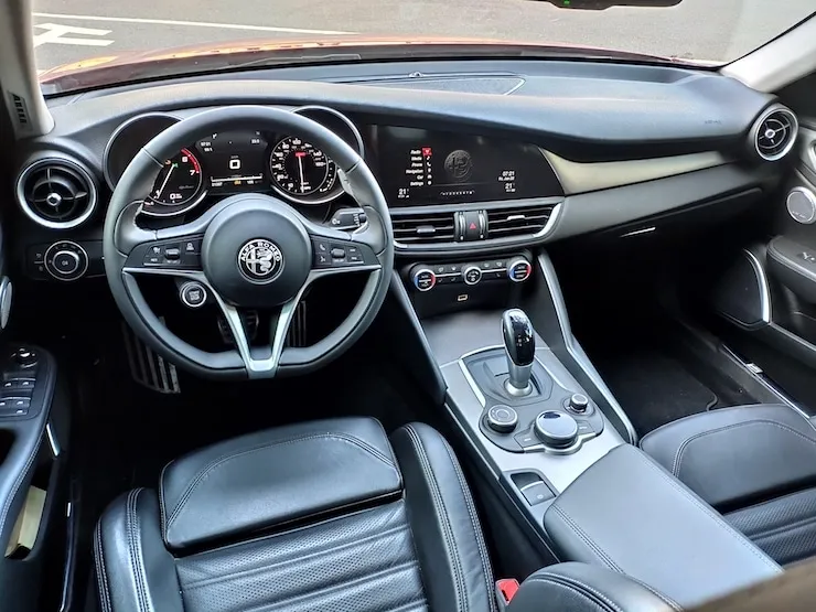 2017 愛快羅密歐 Alfa Romeo Giulia Ti 競技紅 ACC主動巡航跟車 五葉式槍色鋁圈 - 9