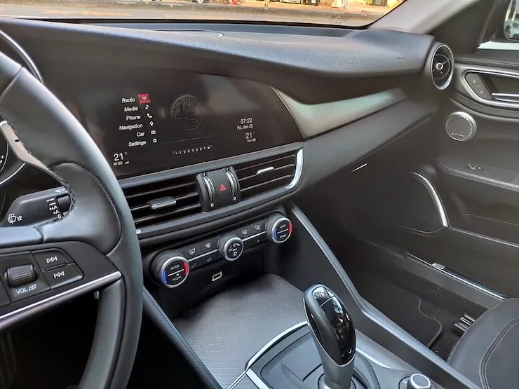 2017 愛快羅密歐 Alfa Romeo Giulia Ti 競技紅 ACC主動巡航跟車 五葉式槍色鋁圈 - 10