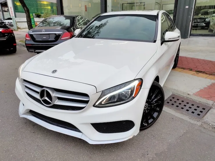 2018 賓士 Benz W205 C300 白 19吋鋁圈+黑岑木 AMG Line