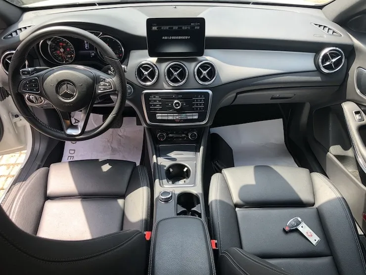 2018 Benz(賓士) C117 CLA250 4MATIC 白 AMG車身造型+12色氣氛燈+CarPlay - 12