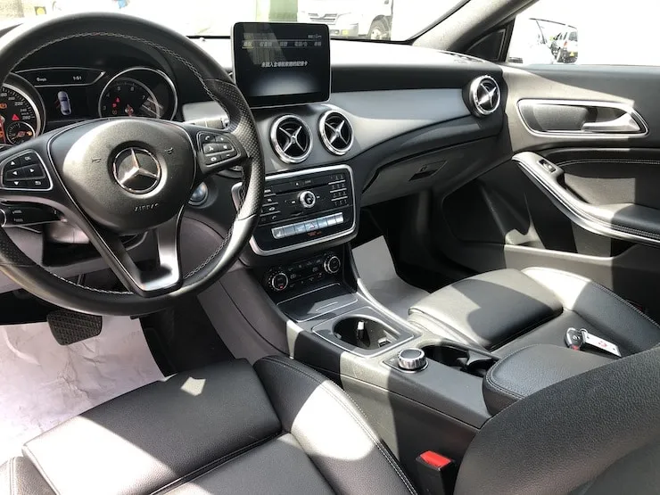 2018 Benz(賓士) C117 CLA250 4MATIC 白 AMG車身造型+12色氣氛燈+CarPlay - 8
