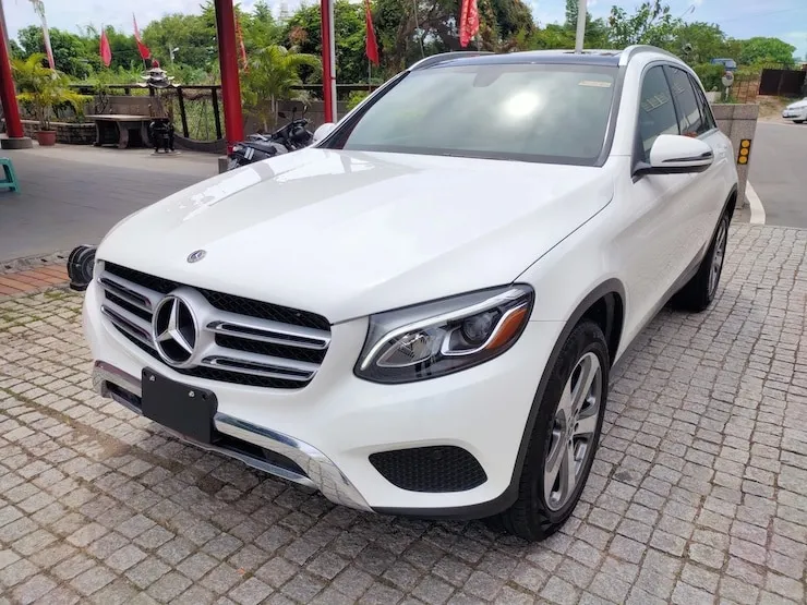 2019 Benz (賓士) X253 GLC300 白車色 黑梣木內裝 + LED頭燈