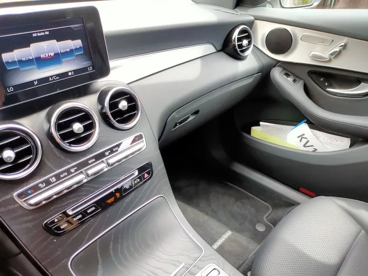 2019 Benz (賓士) X253 GLC300 白車色 黑梣木內裝 + LED頭燈 - 10