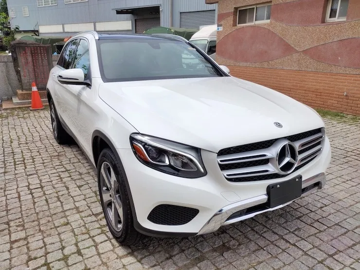 2019 Benz (賓士) X253 GLC300 白車色 黑梣木內裝 + LED頭燈 - 2