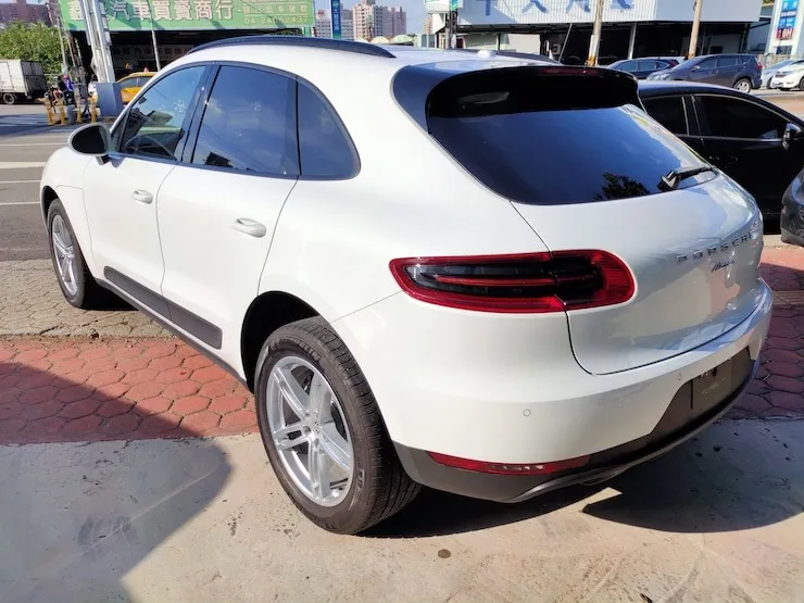 2017 Porsche Macan Lite Package 紅皮椅 + 動態轉向頭燈 + 盲點警示 + BOSE音響 白色 - 3