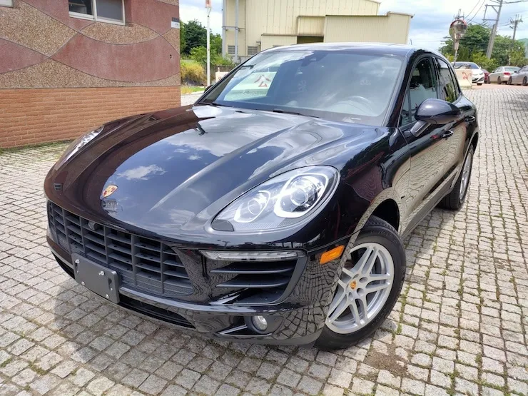 2018 Porsche Macan Lite Package 跑車計時套件 + 動態轉向頭燈 + BOSE音響 黑色