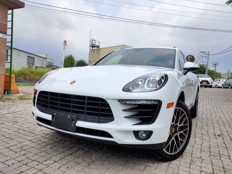2017 Porsche Macan S 紅皮椅 + 動態轉向頭燈 + 盲點警示 + BOSE音響 白色