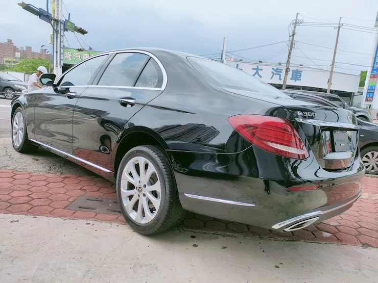 2017 Benz(賓士) W213 E300 4MATIC 黑 停車輔助 腳踢電尾門 柏林之音 - 4