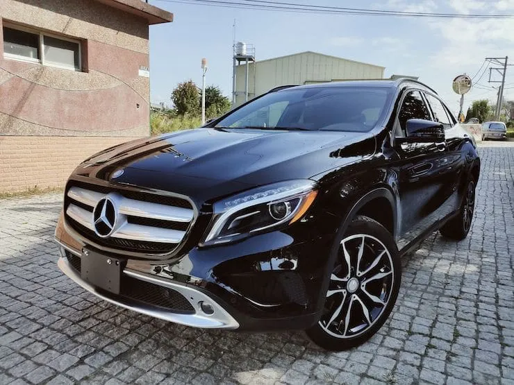 2016 Benz(賓士) X156 GLA250 4MATIC 黑 19″鋁圈+前後雷達自動停車
