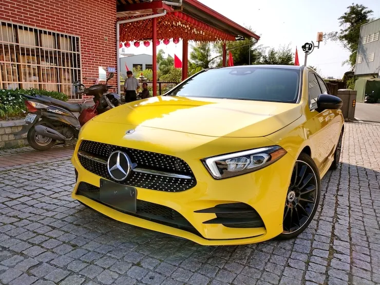 2019 Benz A250 4MATIC AMG 自動跟車 + 19吋鋁圈 賽道黃 - 2