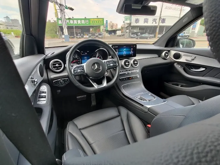 2021 Benz GLC300 4MATIC AMG 白 黑內裝 夜色套件 M264引擎 - 13