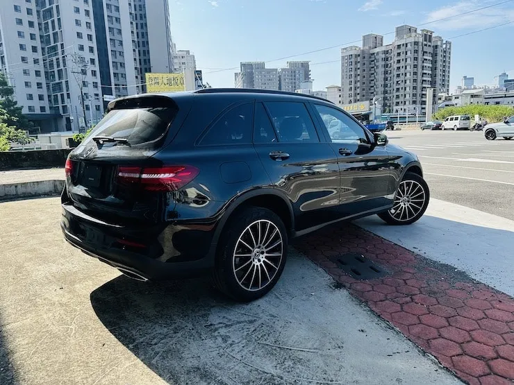 2019 Benz GLC300 4MATIC AMG 黑 夜色 + 氣氛燈 + 柏林之音 - 3