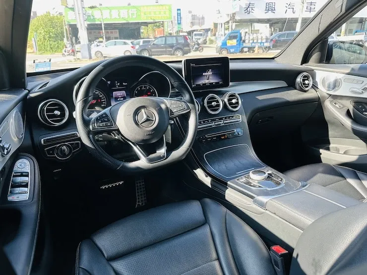 2019 Benz GLC300 4MATIC AMG 黑 夜色 + 氣氛燈 + 柏林之音 - 7