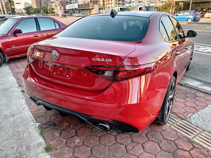 2017-Alfa-Romeo-ACC-Red