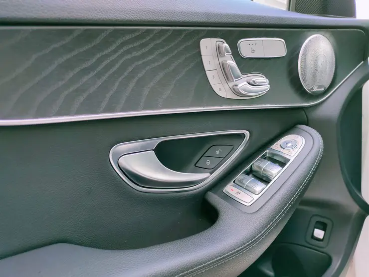 2016 Benz(賓士) W205 C300 白 柏林之音 黑岑木 18吋鋁圈