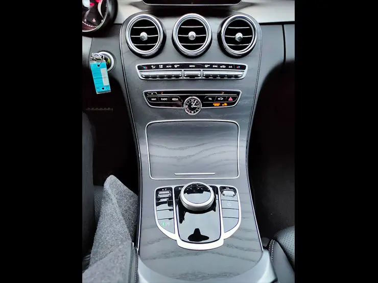 2018 賓士 Benz W205 C300 白 19吋鋁圈+黑岑木 AMG Line
