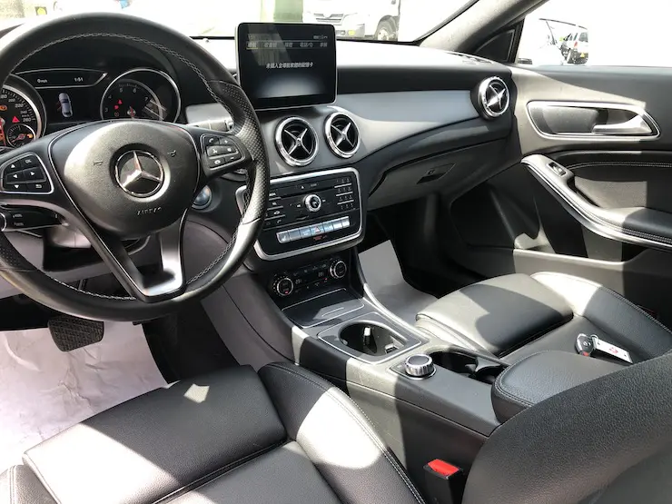 2018 Benz(賓士) C117 CLA250 4MATIC 白 AMG車身造型+12色氣氛燈+CarPlay