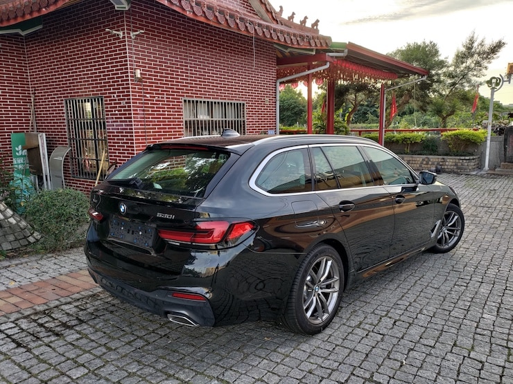 2021 BMW G31 5 30i Touring 旅行車 5AU 智慧輔助 + 雷射頭燈